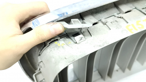 Right radiator grill nostril BMW X5 F15 14-18 Pure Excellence, cracks, broken fastening, sand