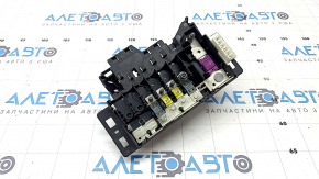 The battery distribution plate for the Mercedes W167 GLE 350 450 20-23 interior has a broken mount.