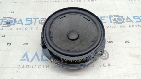 The front right door speaker of a Volkswagen ID.4 21-22 has cracked mountings.