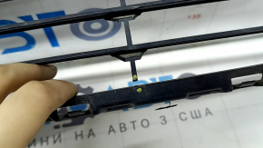 The upper grille of the front bumper of the BMW X5 F15 14-18 has broken honeycombs.
