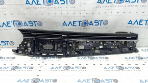 The right front panel air duct deflector for the Audi Q8 19-25 has a broken mount.