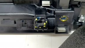 The right front panel air duct deflector for the Audi Q8 19-25 has a broken mount.