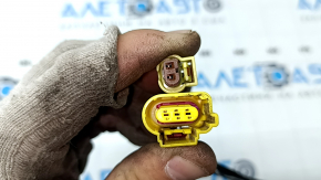 Wiring for the front airbag sensor on the Audi Q8 19-25