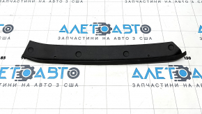 Right hood seal for Audi Q8 19-25, crack in mounting