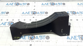 Upper fuel injection valve mounting plate for the Audi Q8 19-25 MHEV 48V