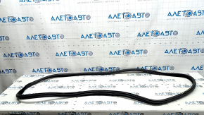 The rear right door seal for the BMW X5 F15 14-18 is worn out.