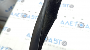 The rear right door seal for the BMW X5 F15 14-18 is worn out.