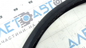The front right door seal for the BMW X5 F15 14-18 is worn out.
