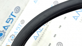 The front right door seal for the BMW X5 F15 14-18 is worn out.