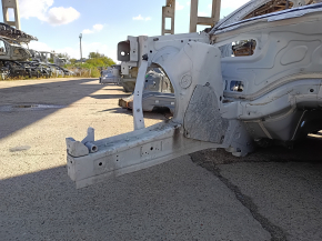 Jeep Grand Cherokee WK2 11-22 front right quarter panel on the body, white