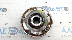The rear right hub of a Volkswagen ID.4 21-22 is rusty.