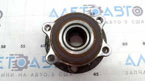 The rear right hub of a Volkswagen ID.4 21-22 is rusty.