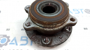 The rear right hub of a Volkswagen ID.4 21-22 is rusty.