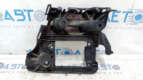 The rear bumper mount under the left light of the Audi A6 C7 16-18 is broken.
