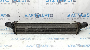 The intercooler of the Audi A6 C7 16-18 2.0T is dented, the honeycomb is dented