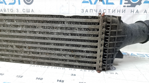 The intercooler of the Audi A6 C7 16-18 2.0T is dented, the honeycomb is dented