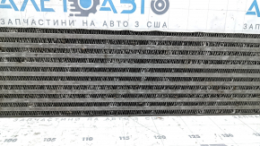 The intercooler of the Audi A6 C7 16-18 2.0T is dented, the honeycomb is dented