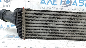 The intercooler of the Audi A6 C7 16-18 2.0T is dented, the honeycomb is dented