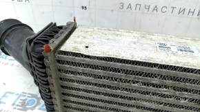 The intercooler of the Audi A6 C7 16-18 2.0T is dented, the honeycomb is dented