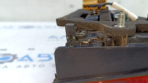 The inner taillight on the right side of the VW Jetta 19-24 has a broken mount.
