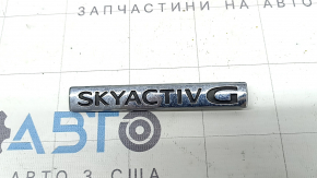 The SKYACTIV G emblem on the Mazda CX-5 2022-2025 trunk door is broken.