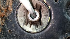 Rear subframe Audi A6 C7 12-18 AWD is rusty, 1 gearbox silent is cracked, 1 silent is torn