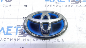 Toyota Prius V 12-17 tailgate emblem scratches