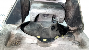 The left engine mount of the Audi A6 C7 12-18 2.0 AWD is cracked.
