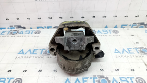 The right engine mount of the Audi A6 C7 12-18 2.0 AWD is cracked.