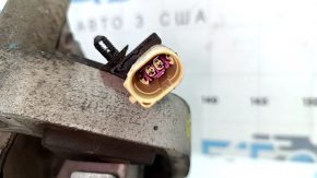 The right engine mount of the Audi A6 C7 12-18 2.0 AWD is cracked.