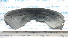 The rear right fender liner of an Alfa Romeo Stelvio 18-25 has a torn fastener.