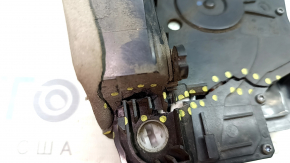 The front left door lock of a Volkswagen ID.4 21-25 is cracked.