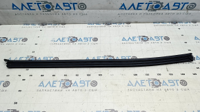 Inner glass seal for the front left door of a Volkswagen ID.4 21-25