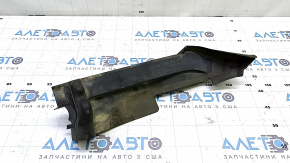 The right hood seal on an Audi Q7 16-25 is torn.