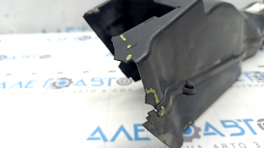The left brake disc duct of the BMW X5 F15 14-18 has cracks, fractures, and no fragments.