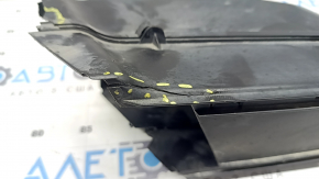 The left brake disc duct of the BMW X5 F15 14-18 has cracks, fractures, and no fragments.