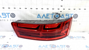 Right headlight Audi Q7 16-19 scratches