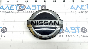 Nissan Rogue 2021-23 grille emblem scratches