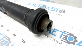 The driveshaft of the rear BMW X5 F15 16-18 plug-in AWD has a cracked coupling.
