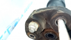 The driveshaft of the rear BMW X5 F15 16-18 plug-in AWD has a cracked coupling.