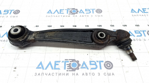 The front lower rear right control arm of a BMW X5 F15 14-18 is rusty, the ball joint is loose.