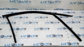 Upper front right door molding for BMW 3 G20 19-24, gloss black with glass seal, scratches