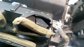 Lincoln MKZ 13-20 heater assembly with broken air duct