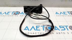 The Ford Fusion mk5 13-20 USB AUX unit is worn out.