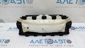 The passenger airbag in the dashboard of a BMW 3 G20 19-23 has a rusty squib.