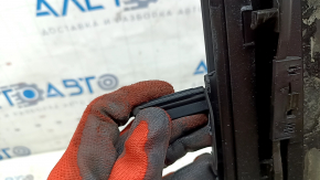 The sunroof mechanism on a BMW 3 G20 19-24 has a broken mount and is covered in soot.