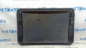 The sunroof glass of a BMW 3 G20 19-24 is covered in soot.