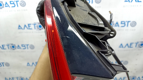 The inner tailgate light on the right Lexus NX200t NX300h has 15-17 scratches.