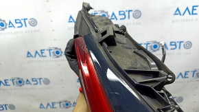 The inner tailgate light on the right Lexus NX200t NX300h has 15-17 scratches.