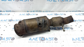 The BMW X5 F15 16-18 plug-in catalytic converter is rusty, the mesh is torn, and the studs are broken.